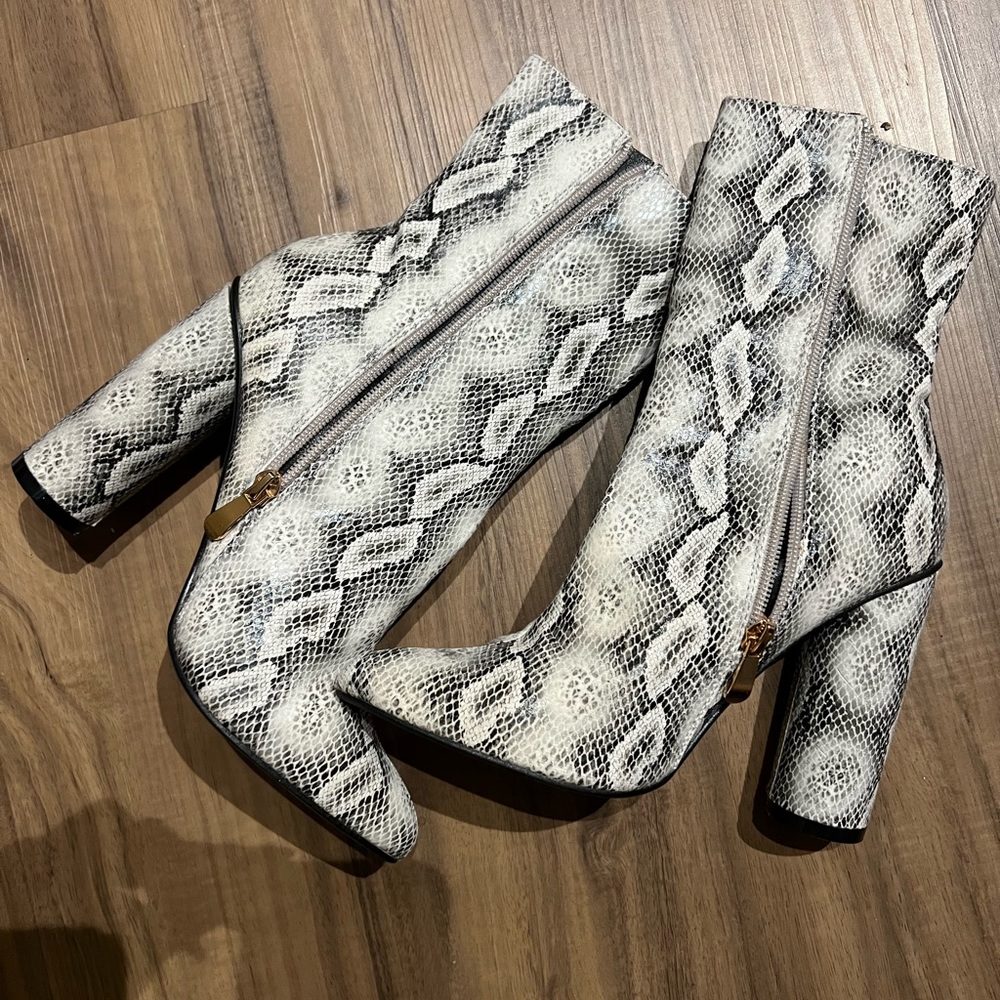(New) Snake skin booties with gold hardware Size 6.5